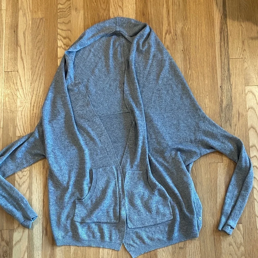 Gray Women's Lululemon Cabin Yogi Wrap size 8